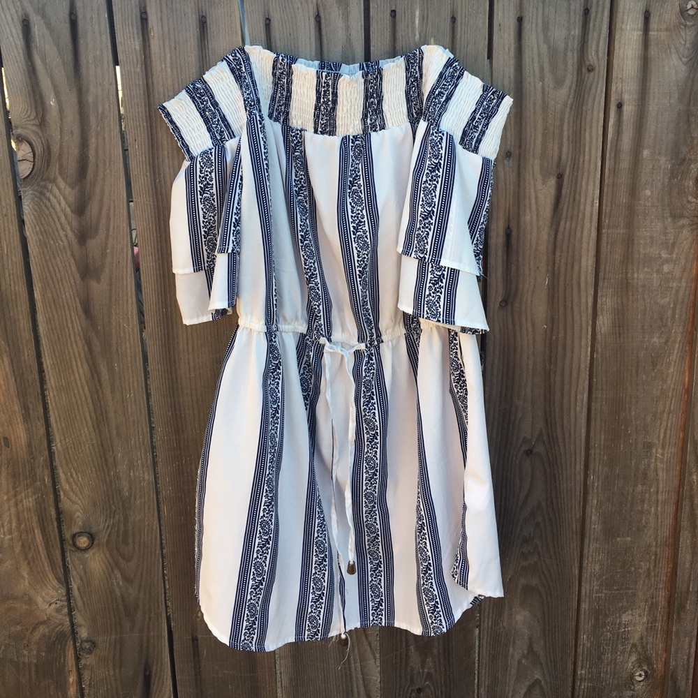White and dark blue tunic dress